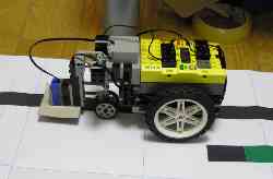 最高速では曲がりきれない･･･
半径20cmは無理のようですね