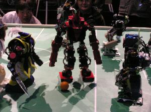 �R�\���Ɠ|���������{�b�g�ɍU�����I